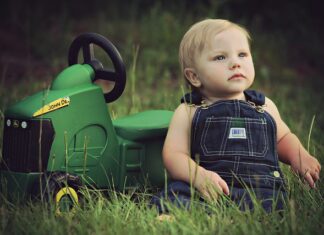 Czy nieletni może jeździć traktorem?